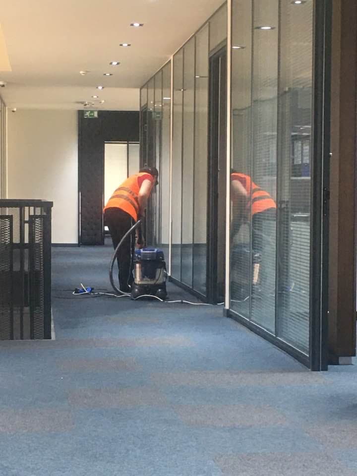 Ofis yüzeylerinin detaylı temizliği